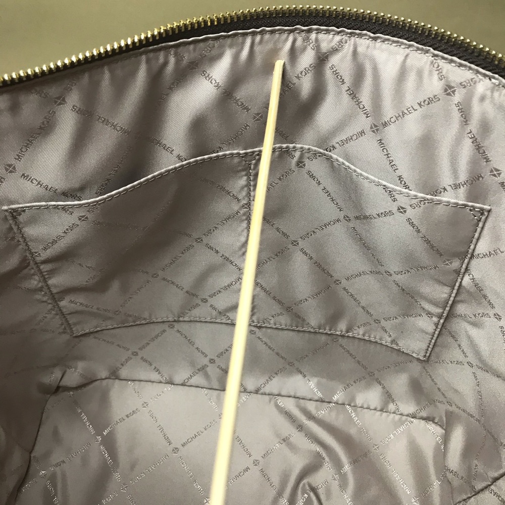 MICHAEL KORS CHARLOTTE LARGE TOP ZIP TOTE - Picture 10 of 13